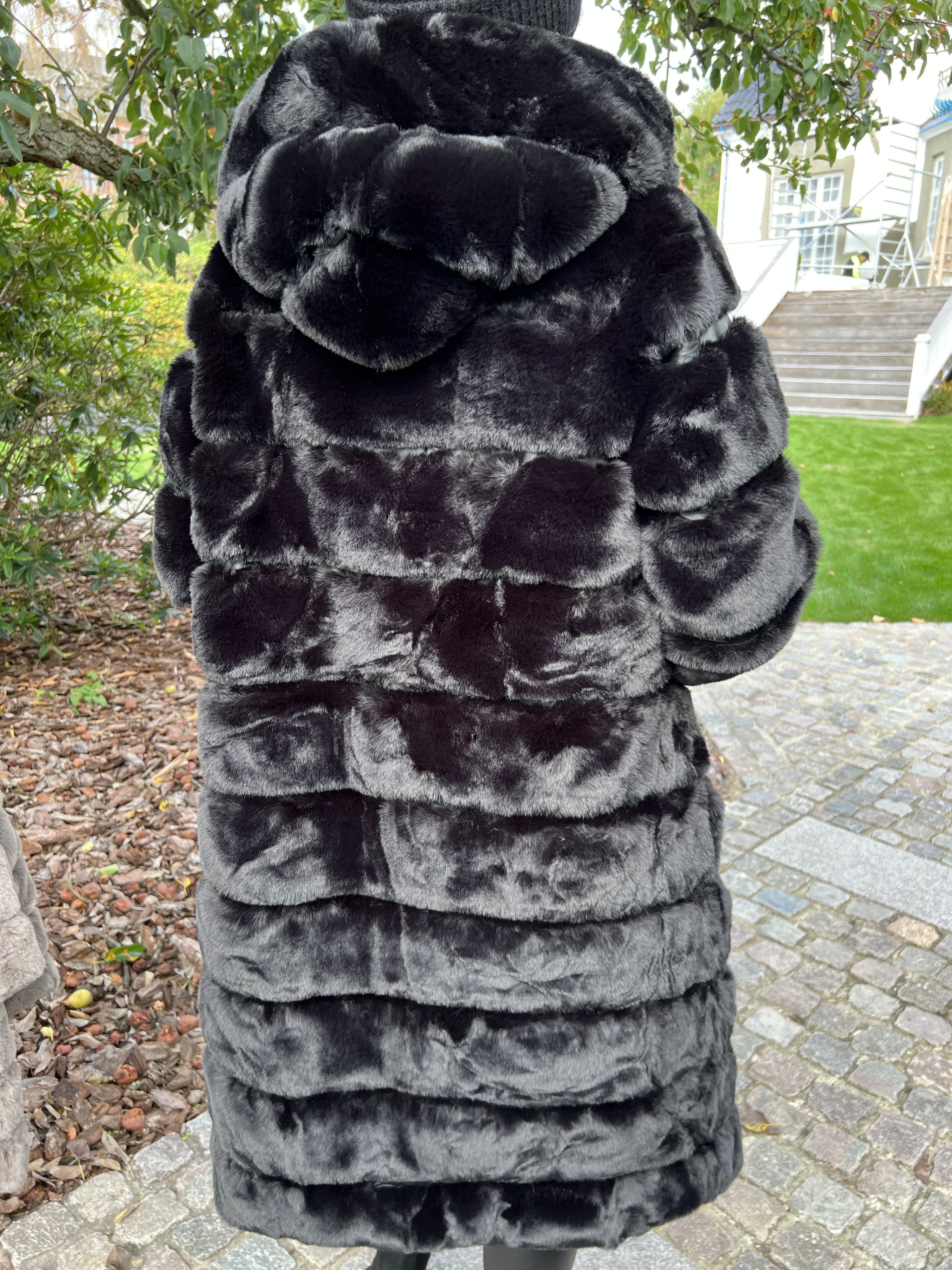 Haley - Lækker fake fur frakke med hætte